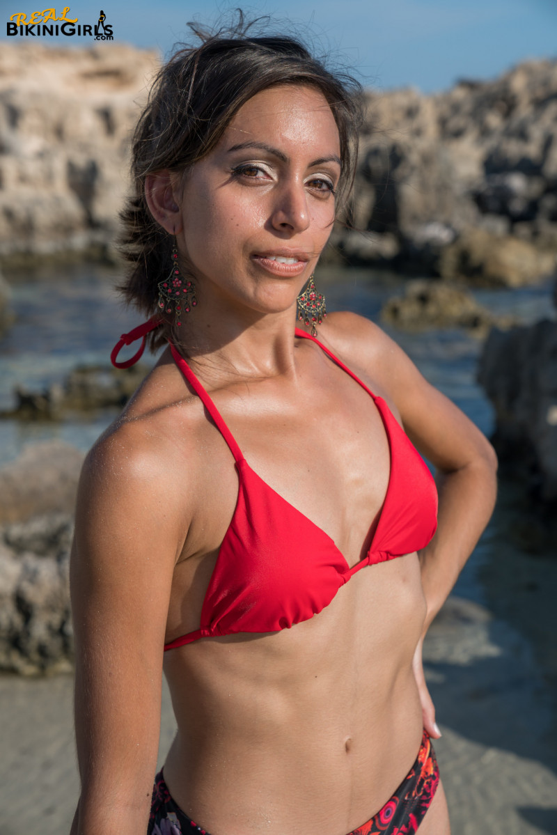 Melanie S - 29yo - Red Bikini