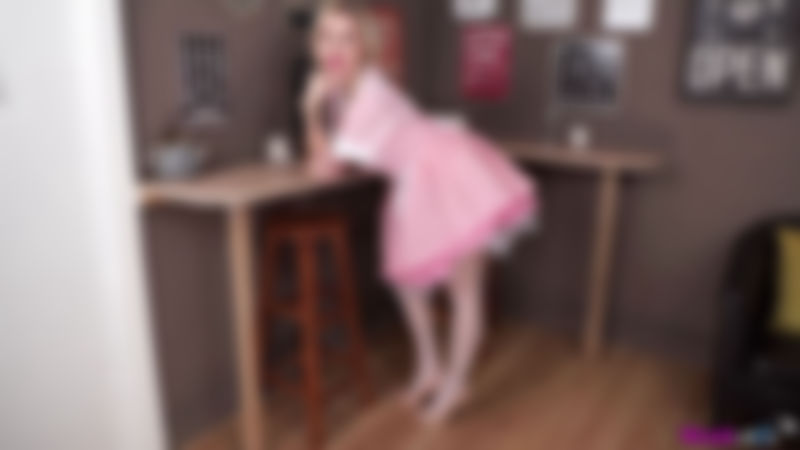 Georgie Lyall "Cum Dine With Me:Pt1"