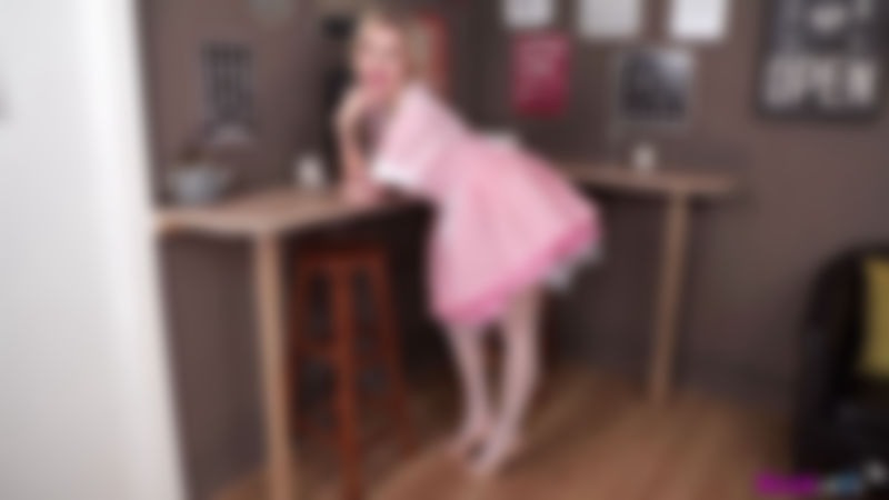 Georgie Lyall "Cum Dine With Me:Pt1"