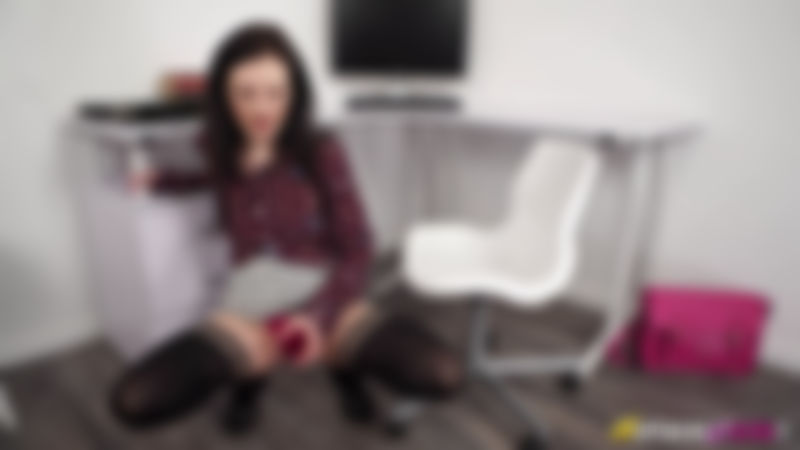 Faye "Upskirt Attention"