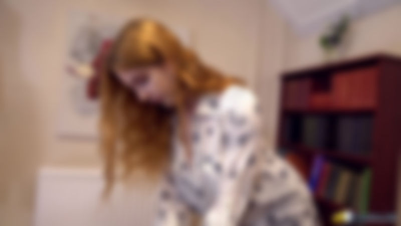 Scarlett Jones "I Think We Can make A Deal"