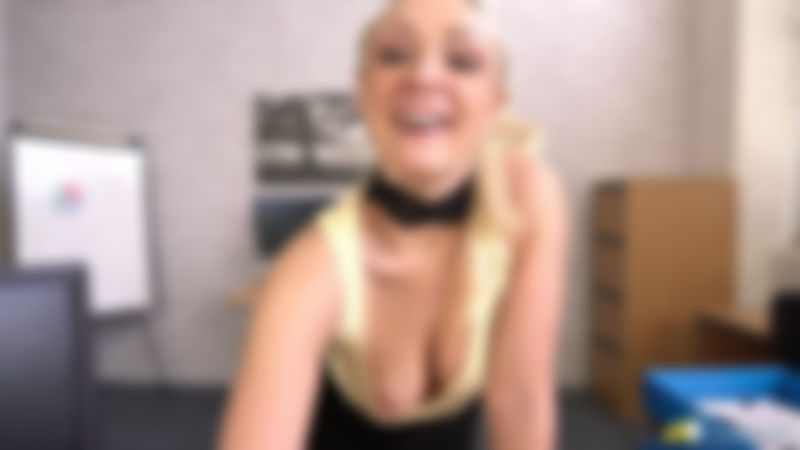 Amber Deen "Downblouse Report"