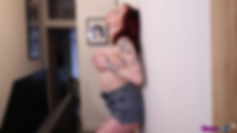 Eva Ray "Hostel Horn"