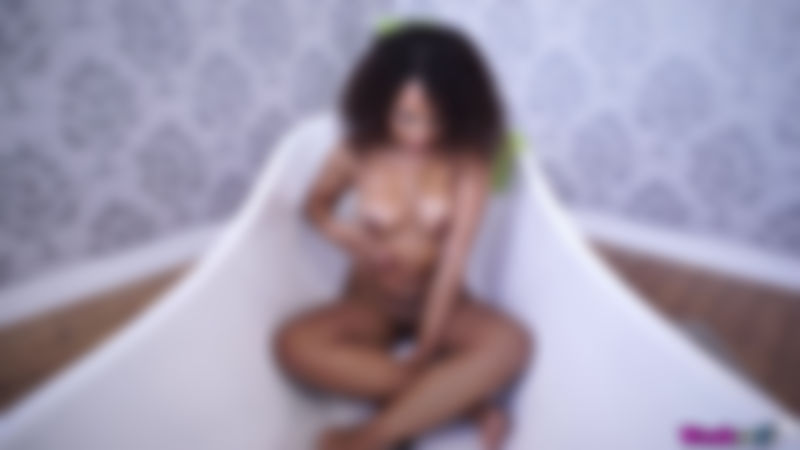 Kayla Louise "Wet & Oiled Up"