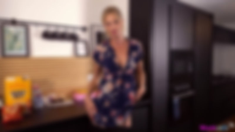 Leah "I’ll Help You If You Wank First"