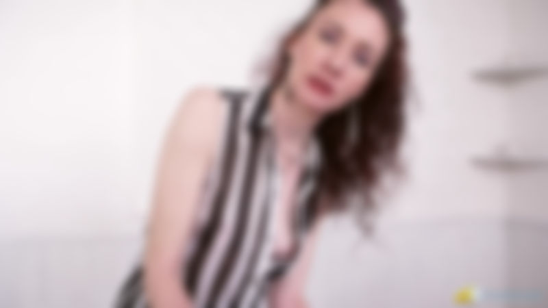 Scarlet Louise "Get A Good Look"