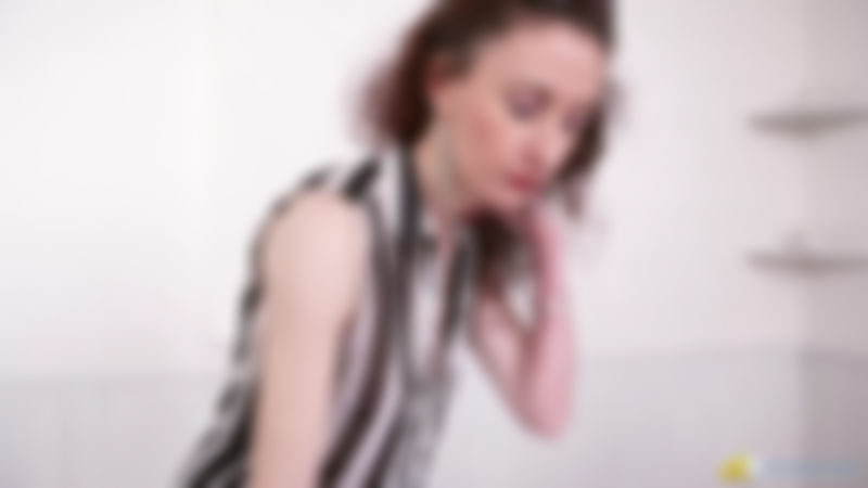Scarlet Louise "Get A Good Look"