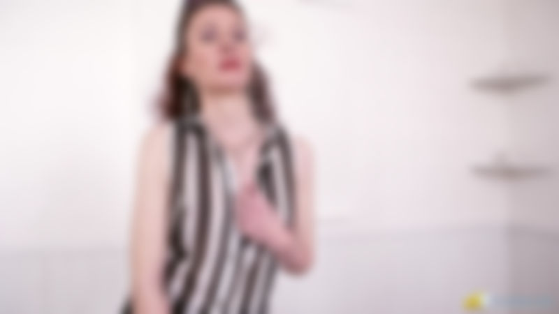 Scarlet Louise "Get A Good Look"