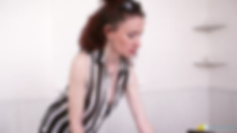 Scarlet Louise "Get A Good Look"