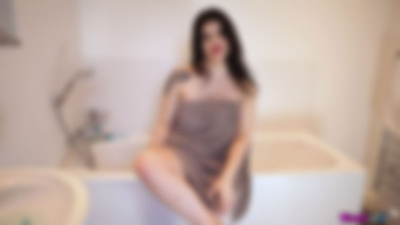Lucia Love "Close Shave"