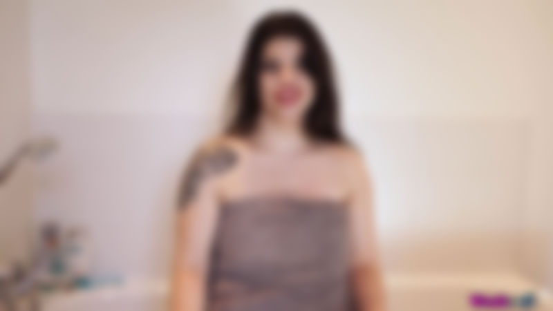 Lucia Love "Close Shave"