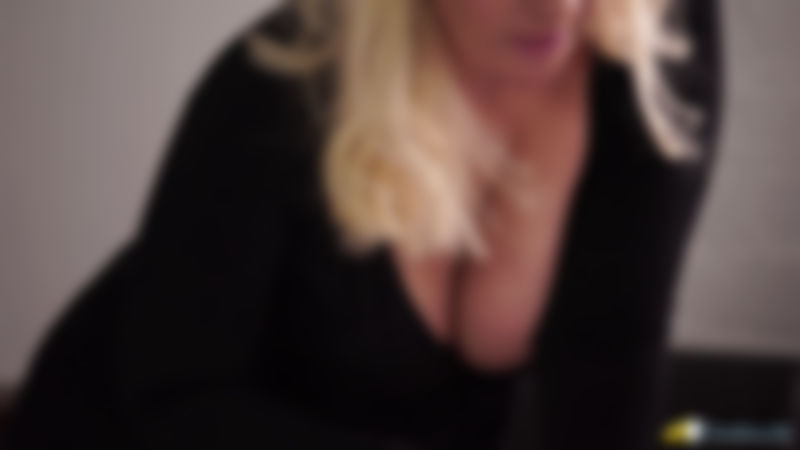 Nikki Lee "College Boob Test"