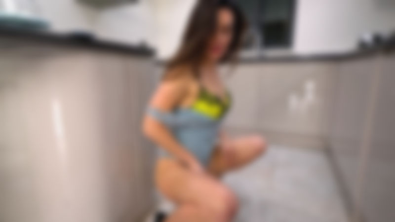 Laura "After Party Pleasure"