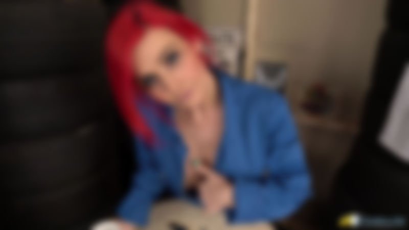 Roxi Keogh "Wank While You Wait"