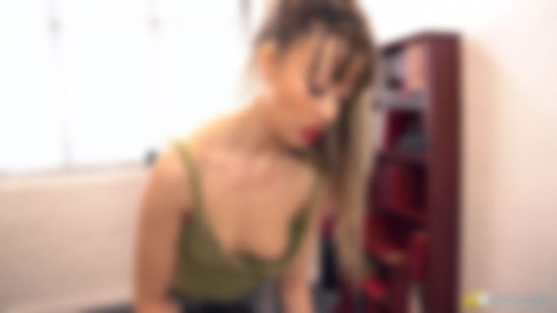 Jenny "Private Cleavage Study"
