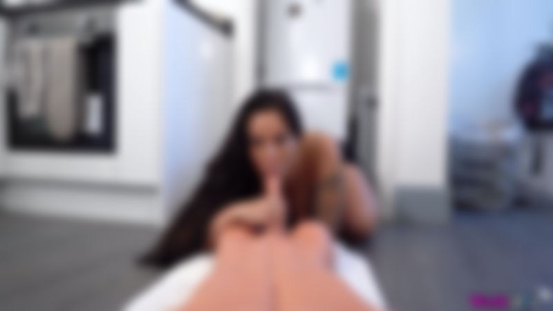 Ella Roxx "Milf Moves"
