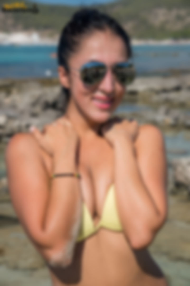 Ellie P – 25yo – Yellow Top