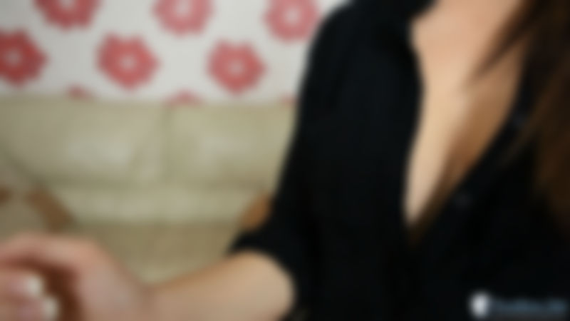 Isabella "Cut To The Cleavage"