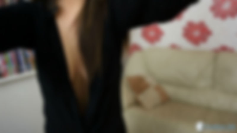 Isabella "Cut To The Cleavage"