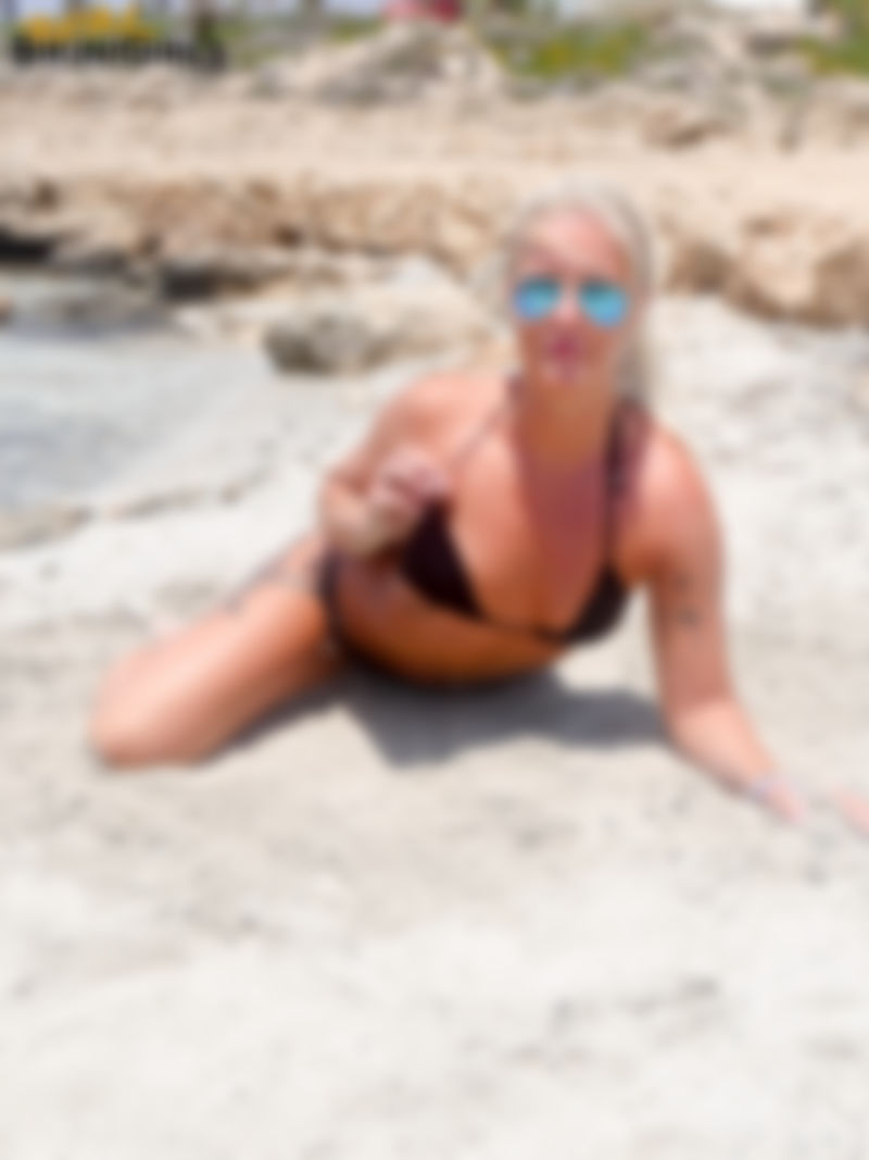 Louisa G – 22yo – Pink Shawl