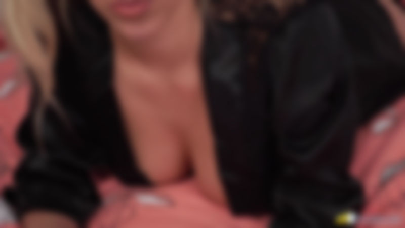 Louise "Sexy Selfie"