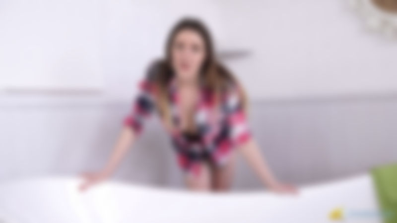 Samantha Bentley "Have A Little Look"