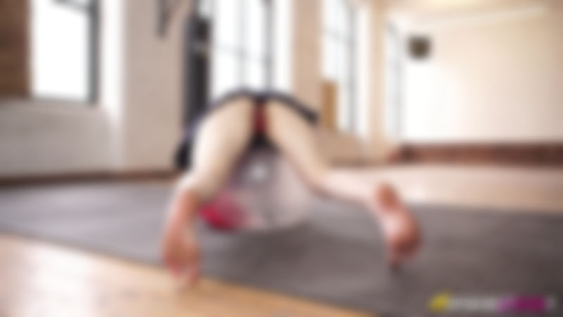 Lucia Love "Feel That Stretch"