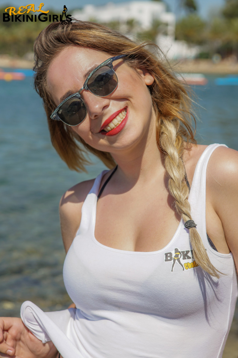Simona P – 22yo – White Topless