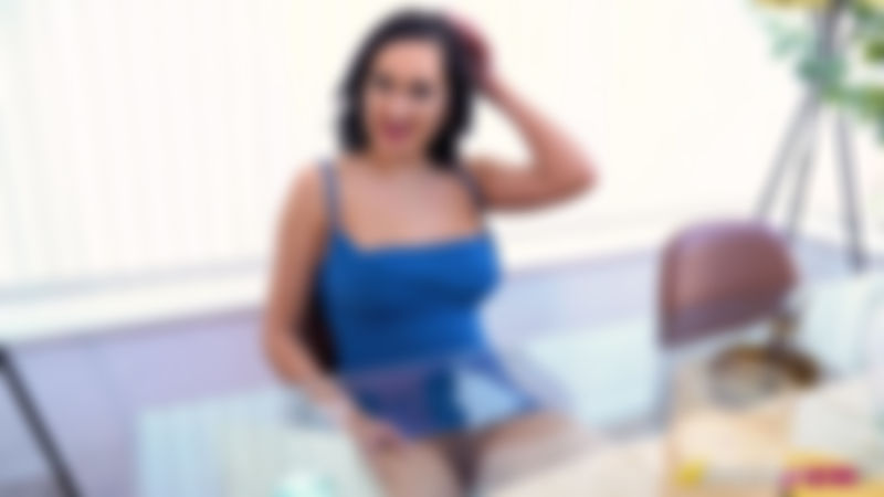 Pantyless Beauty