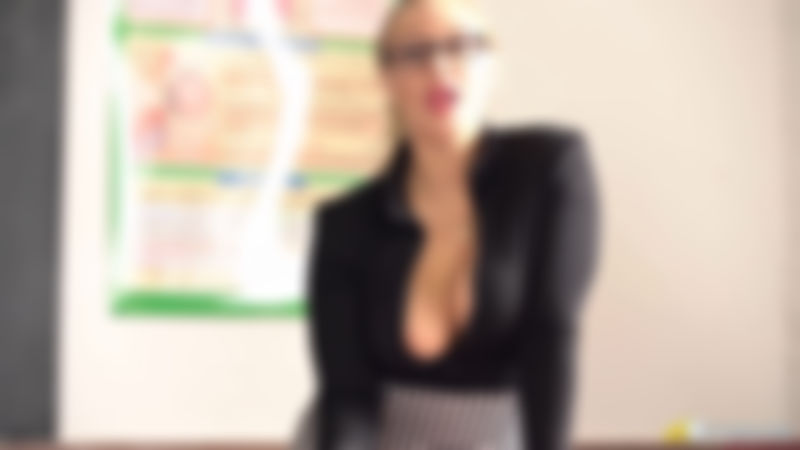 Beth "Distracting Downblouse"