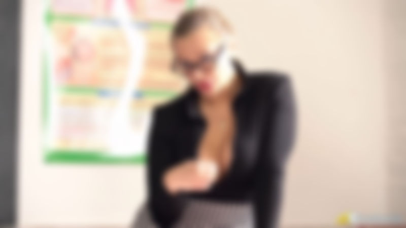 Beth "Distracting Downblouse"