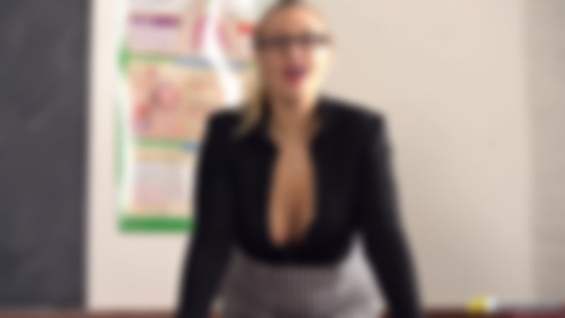 Beth "Distracting Downblouse"