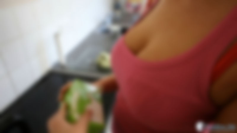 Leanna "Cleavage Teaser"
