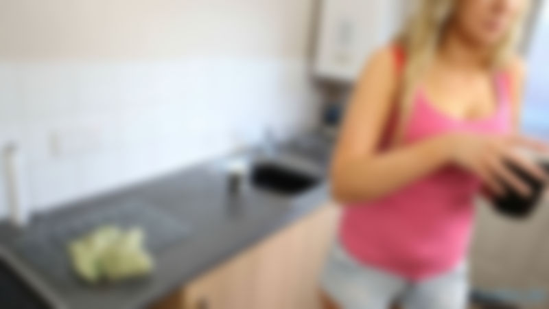 Leanna "Cleavage Teaser"