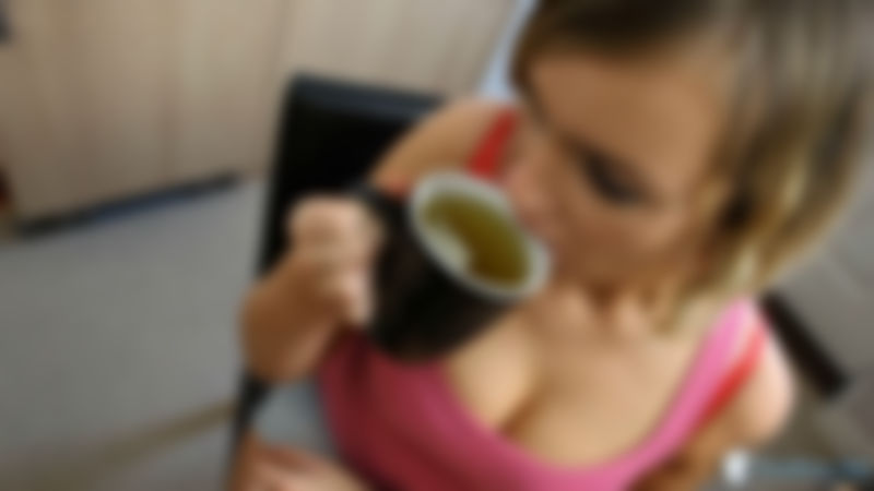 Leanna "Cleavage Teaser"