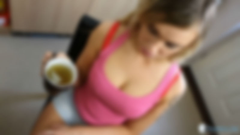 Leanna "Cleavage Teaser"
