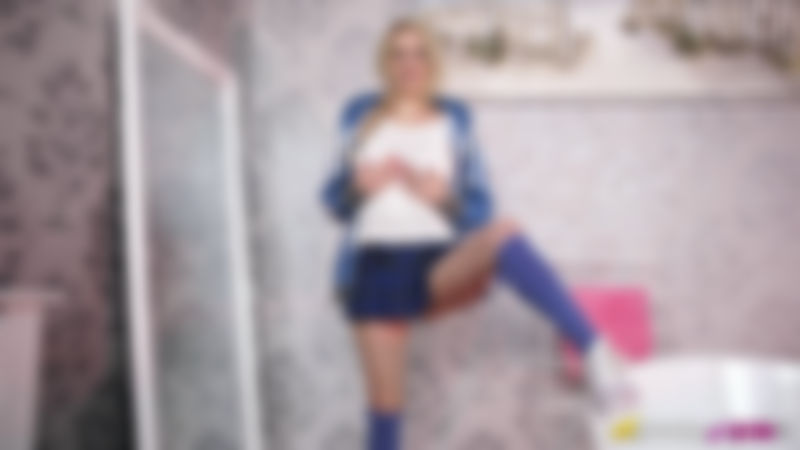 Amber Jayne "Housemate's Fuck Pole"