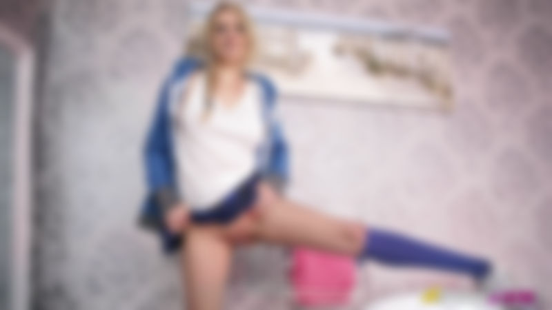 Amber Jayne "Housemate's Fuck Pole"