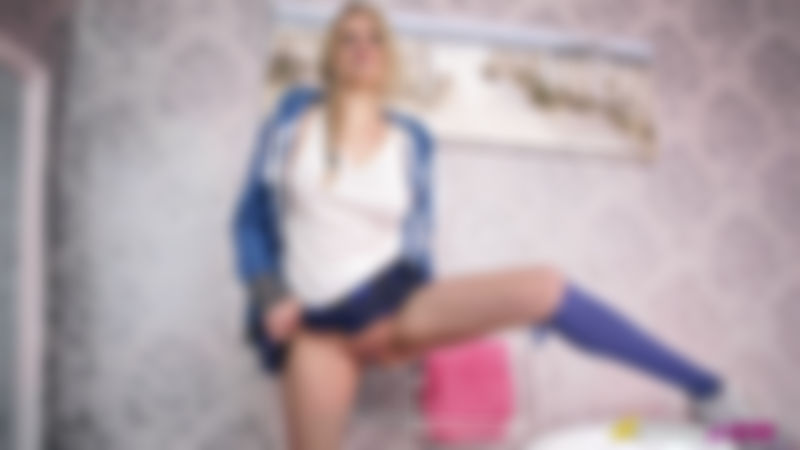 Amber Jayne "Housemate's Fuck Pole"