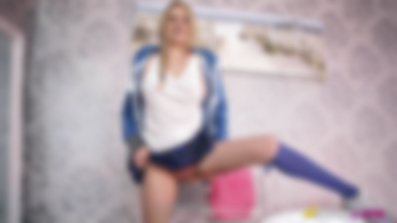 Amber Jayne "Housemate's Fuck Pole"