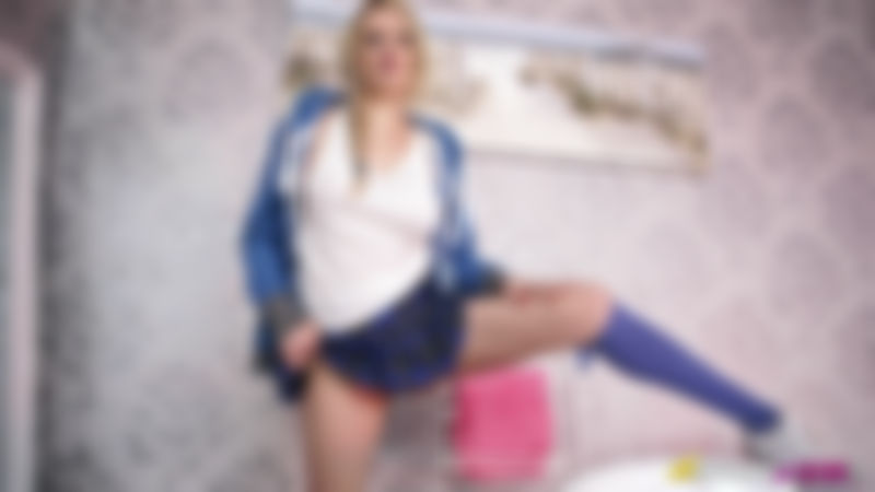 Amber Jayne "Housemate's Fuck Pole"