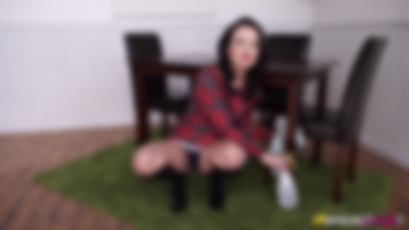 Faye "Pantyless Housework"