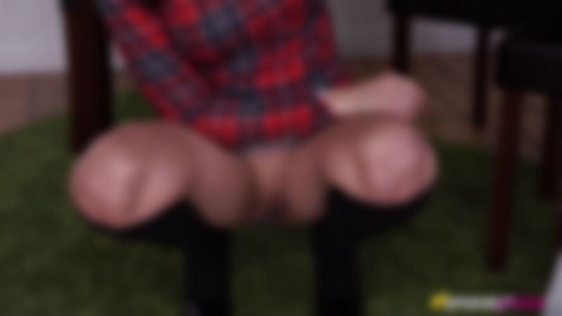 Faye "Pantyless Housework"