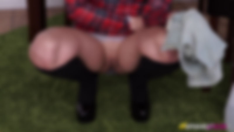 Faye "Pantyless Housework"