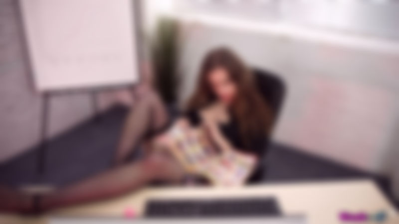 Lara "Wank At Work"