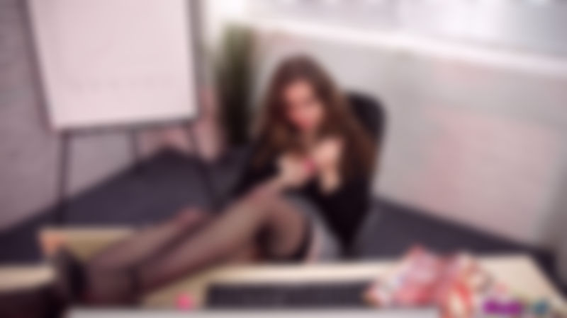 Lara "Wank At Work"