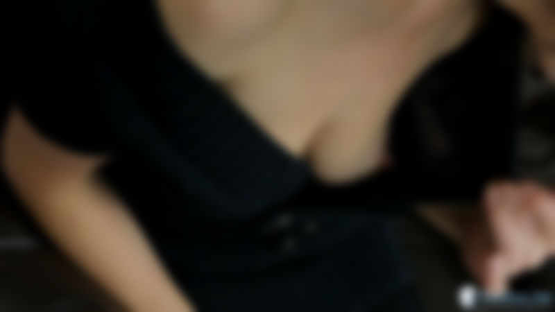 Veronica "MILF Slips"