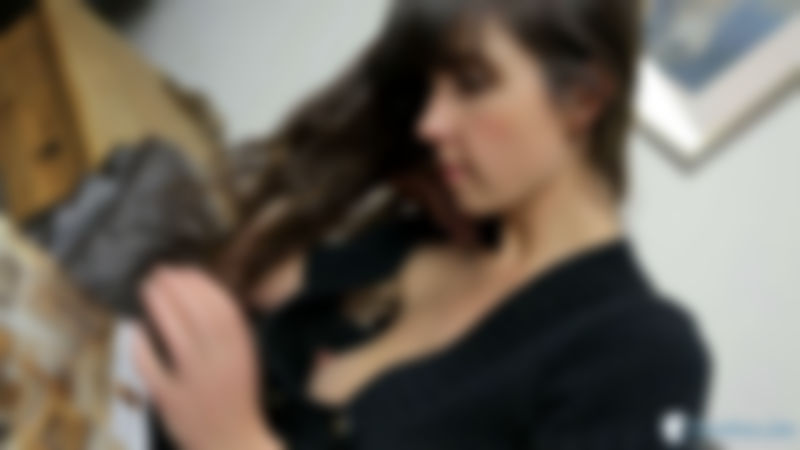 Veronica "MILF Slips"