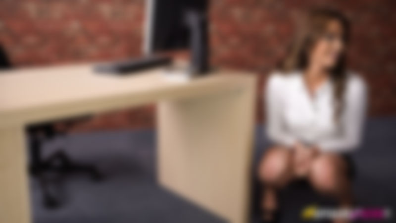 Natalia Forrest "Wank At Work"
