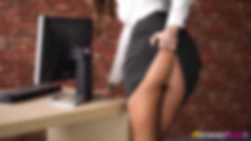 Natalia Forrest "Wank At Work"